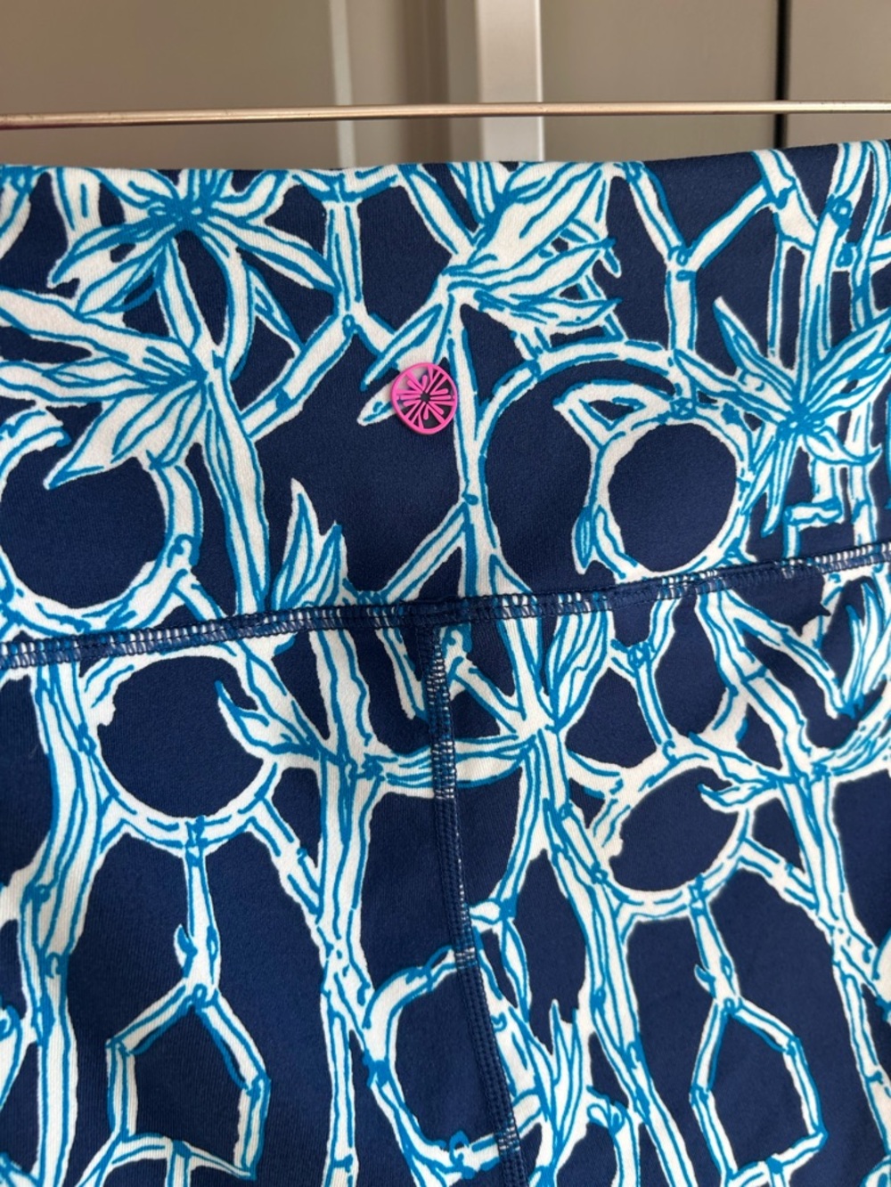 Lilly Pulitzer Luxletic Weekender High Rise Leggings Size Medium coastal #88 - Picture 7 of 12